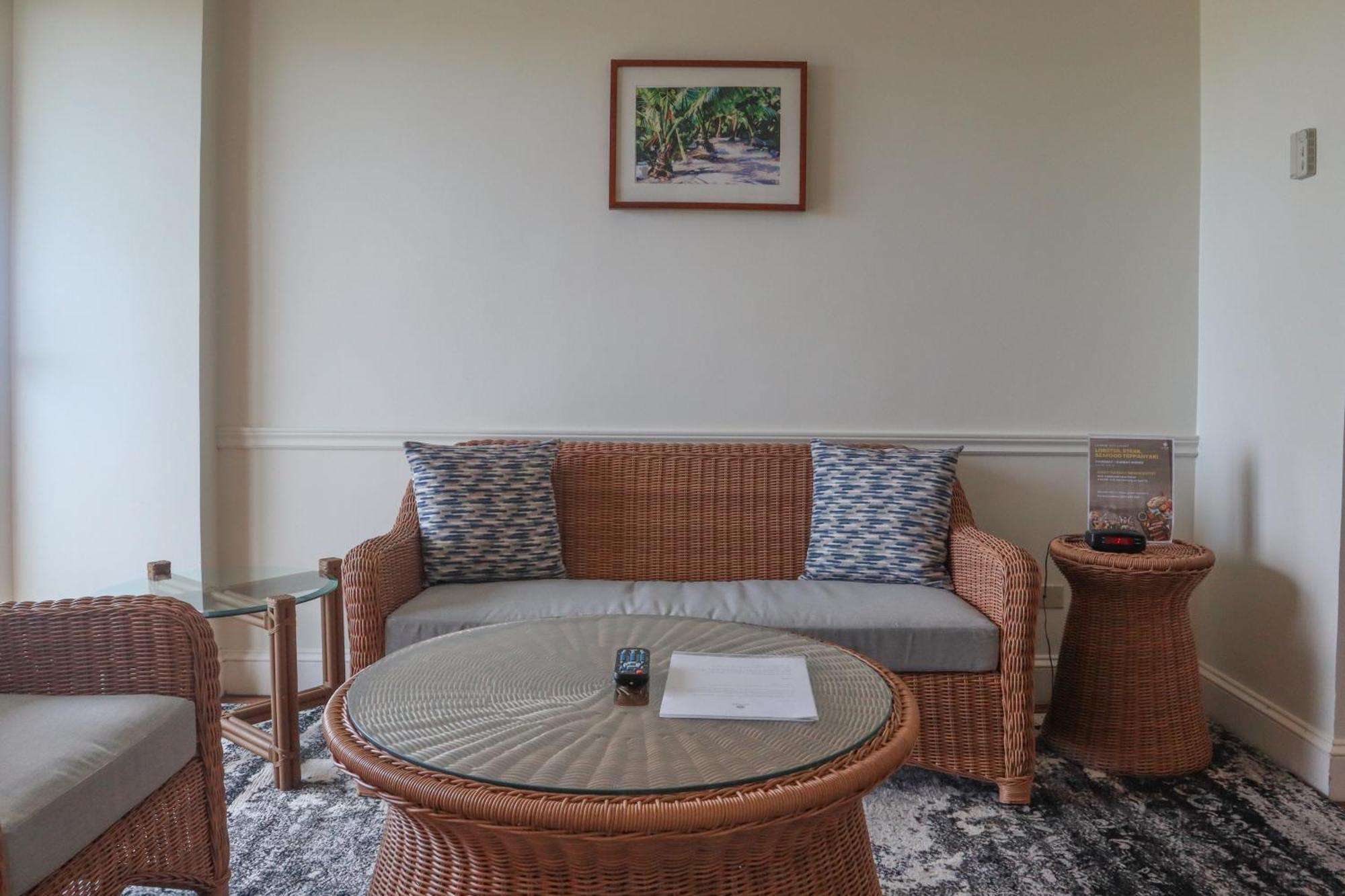 Lotte Hotel Guam Tumon Bagian luar foto